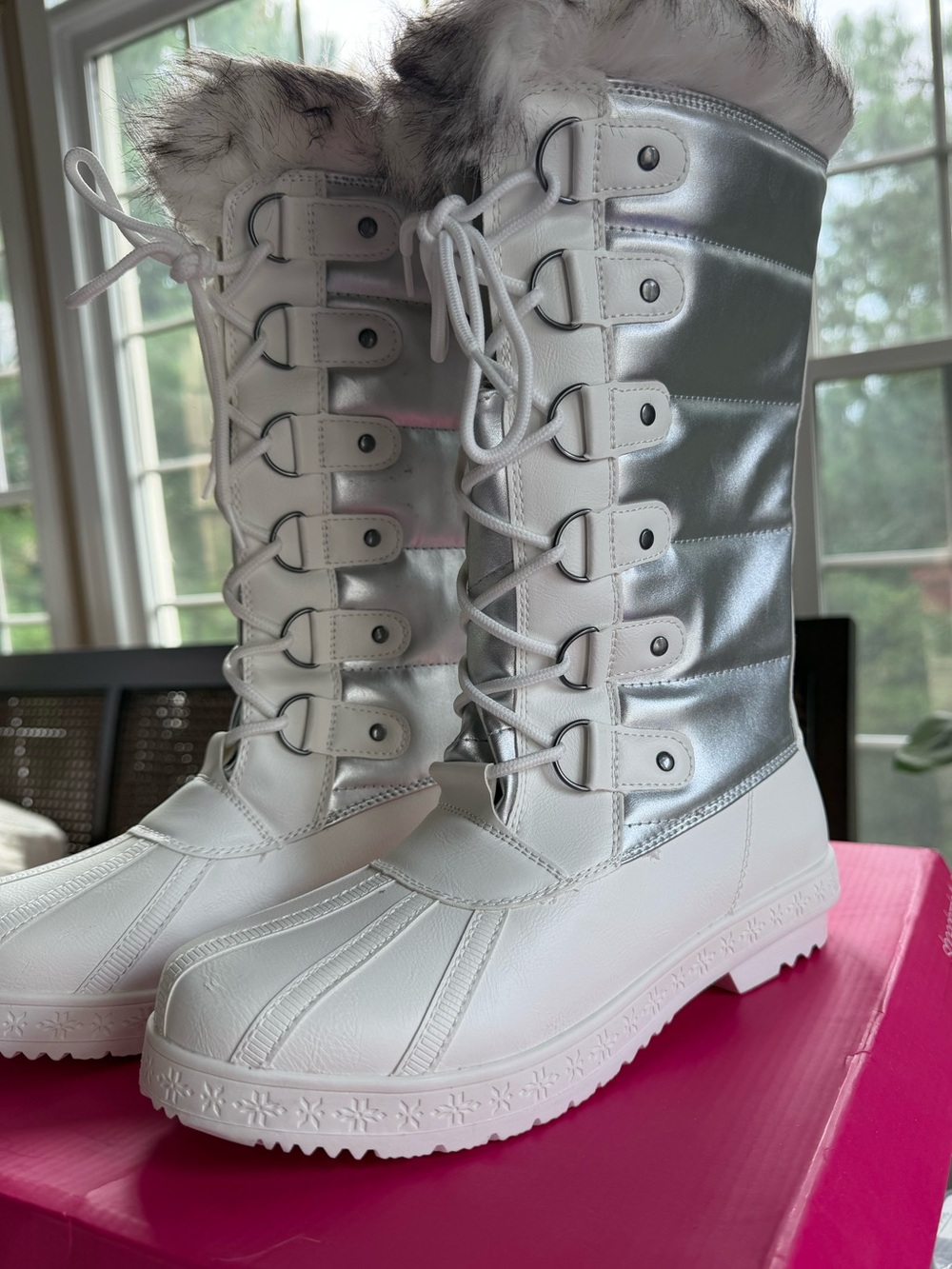 Shoe Dazzle White and Silver Faux Fur Lace-Up Winter Boots